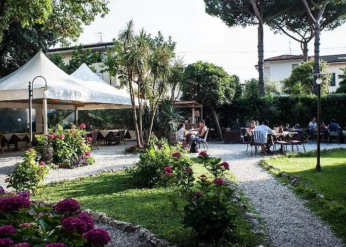 Club I Pini - Residenza D'epoca In Versilia Hotel 3*